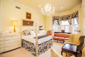 Back Bay Efficiency Unit, Pvt Bath, Kitchenette